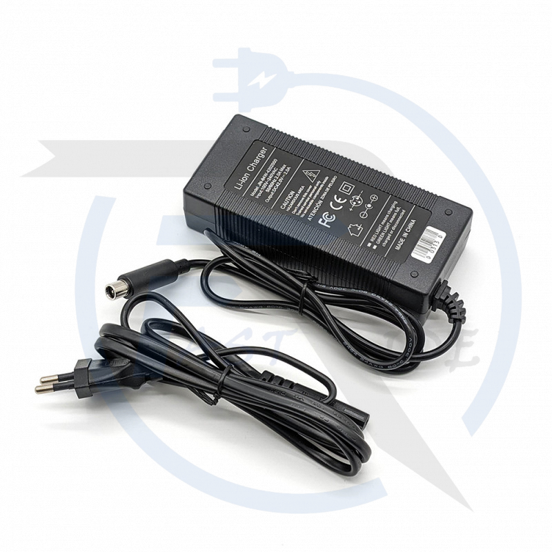 Chargeur 36V connecteur 8mm